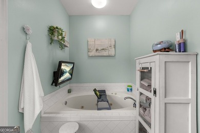 STUDIO APARTMENT ABOVE THE GARAGE. This is the kind of home that - photo 19