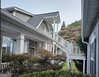 STUDIO APARTMENT ABOVE THE GARAGE. This is the kind of home that - photo 21