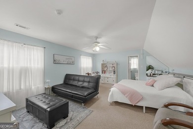 STUDIO APARTMENT ABOVE THE GARAGE. This is the kind of home that - photo 22