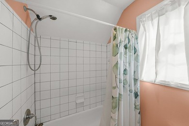 STUDIO APARTMENT ABOVE THE GARAGE. This is the kind of home that - photo 25