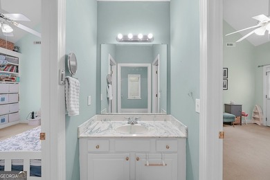 STUDIO APARTMENT ABOVE THE GARAGE. This is the kind of home that - photo 27