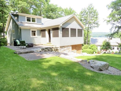 *LAKE LIVING AT IT'S BEST* This gorgeous Lake House is - photo 5