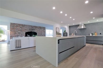 Welcome to 418 E Bay Street, a thoughtfully reimagined coastal - photo 2
