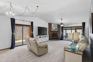 Discover this beautifully maintained garden home in the - photo 14