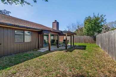 Discover this beautifully maintained garden home in the - photo 34