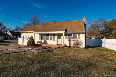 Buyer financing fell apart, so enjoy best value in Bay Shore. Do - photo 1