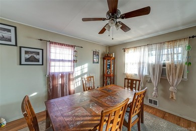 Buyer financing fell apart, so enjoy best value in Bay Shore. Do - photo 3