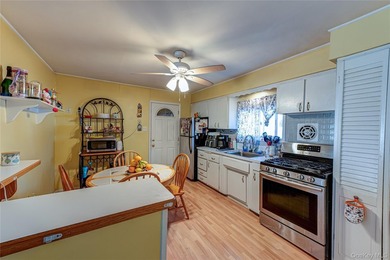 Buyer financing fell apart, so enjoy best value in Bay Shore. Do - photo 4