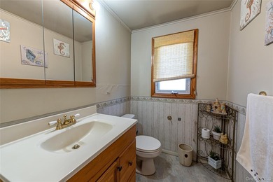 Buyer financing fell apart, so enjoy best value in Bay Shore. Do - photo 6