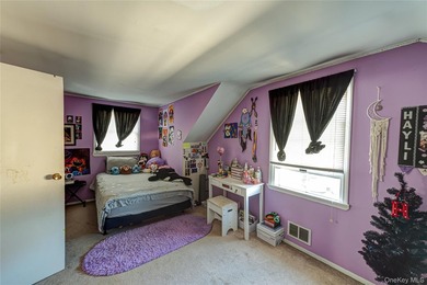 Buyer financing fell apart, so enjoy best value in Bay Shore. Do - photo 9