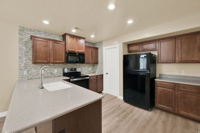 Discover this beautifully maintained 4-bedroom, 2.5-bathroom - photo 4