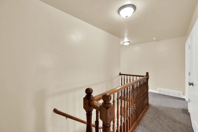 Discover this beautifully maintained 4-bedroom, 2.5-bathroom - photo 8