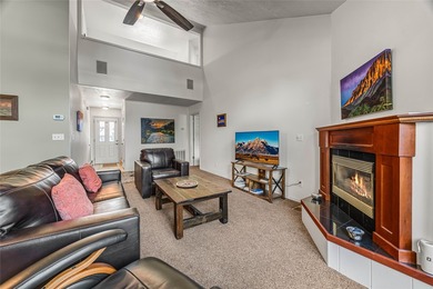 Exceptional value per square foot! Beautifully maintained - photo 1