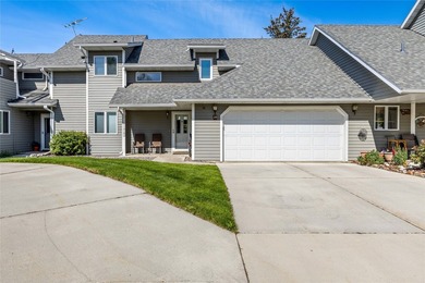 Exceptional value per square foot! Beautifully maintained - photo 2