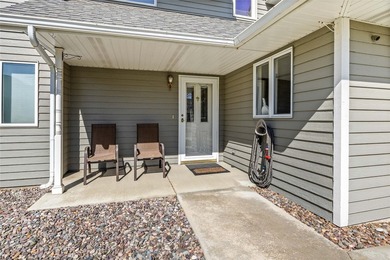 Exceptional value per square foot! Beautifully maintained - photo 3