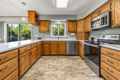 Exceptional value per square foot! Beautifully maintained - photo 7