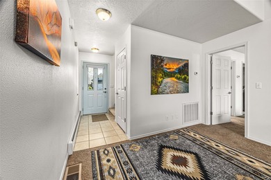 Exceptional value per square foot! Beautifully maintained - photo 10