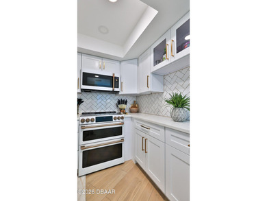 This is a beautifully remodeled and fully furnished 2 bedroom, 2 - photo 18