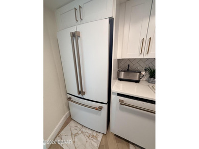 This is a beautifully remodeled and fully furnished 2 bedroom, 2 - photo 21