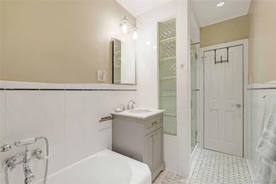 Welcome to this beautifully maintained, oversized two-bedroom, 1 - photo 21
