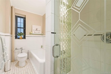 Welcome to this beautifully maintained, oversized two-bedroom, 1 - photo 22