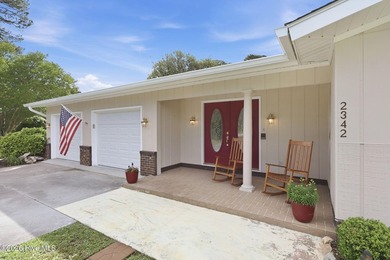 Lakeside Home In Desirable Lake Park. This 3 Bedroom, 2 Bath - photo 2