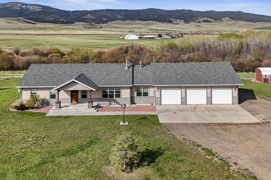 This exceptional property offers the perfect blend of comfort - photo 3