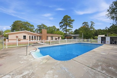 Lakeside Home In Desirable Lake Park. This 3 Bedroom, 2 Bath - photo 7