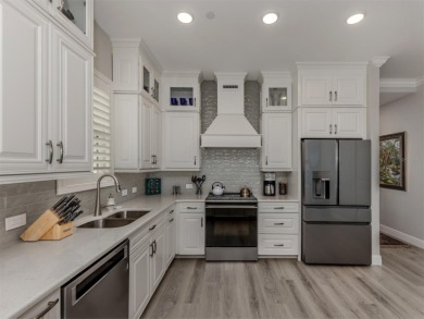 Welcome to The Jewel of Porto Vista! Nestled in the exclusive - photo 11