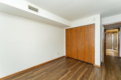 Enjoy a comfortable, convenient lifestyle in this light-filled - photo 15