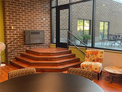 Enjoy a comfortable, convenient lifestyle in this light-filled - photo 21