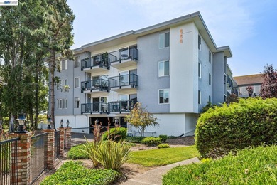 Welcome to 960 Shorepoint Court #120! Step into this beautifully - photo 33