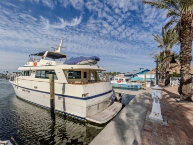 Welcome to The Jewel of Porto Vista! Nestled in the exclusive - photo 37