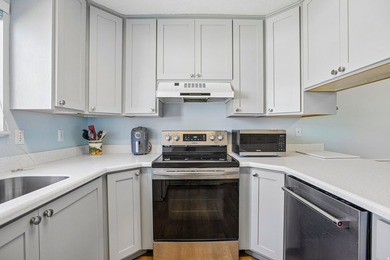 Move in ready Condo! Close to Utah Valley Hospital, BYU and - photo 3