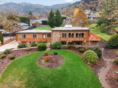 North Umpqua River Home For Sale in Winchester Oregon