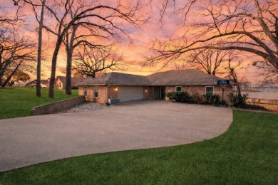 Richland Chambers Lake Home For Sale in Streetman Texas