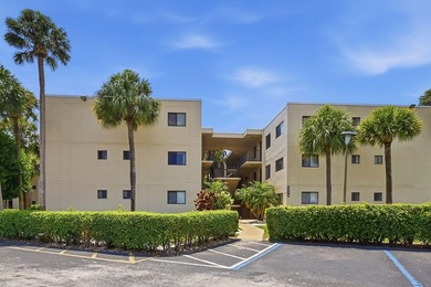 Spacious 2-bedroom, 2-bath corner unit located on the second - photo 21