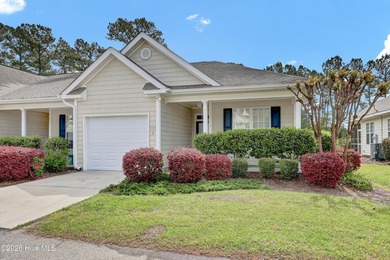 Charming townhome just minutes from the coast. This light-filled - photo 1
