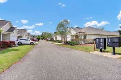 Charming townhome just minutes from the coast. This light-filled - photo 3