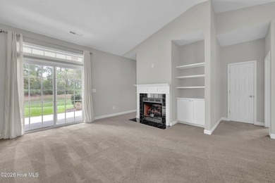 Charming townhome just minutes from the coast. This light-filled - photo 6