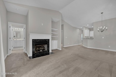 Charming townhome just minutes from the coast. This light-filled - photo 8