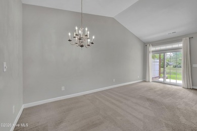 Charming townhome just minutes from the coast. This light-filled - photo 9