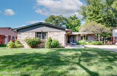 Lake Home Sale Pending in Troy, Michigan