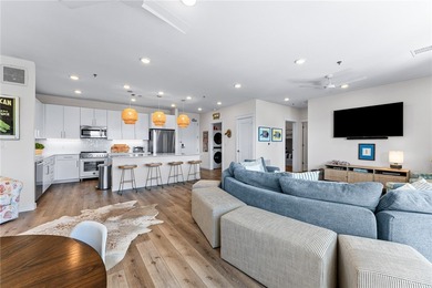 Crafted by acclaimed architect Jay Corder, this striking - photo 8