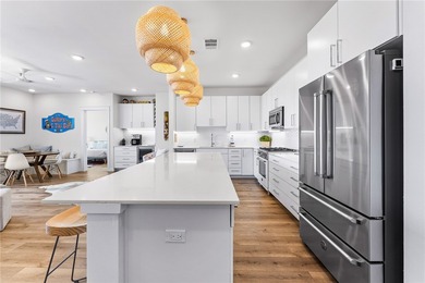 Crafted by acclaimed architect Jay Corder, this striking - photo 10