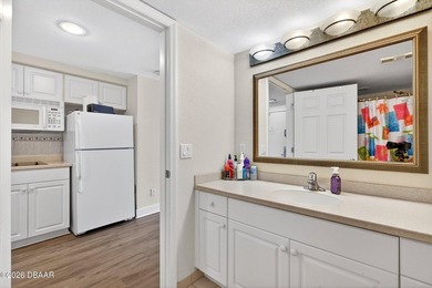 Brand new to the market and never rented, this turnkey, fully - photo 12