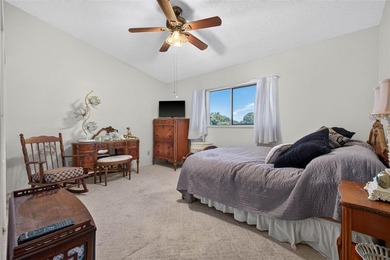 Wake up to peaceful views of a sparkling fountain pond from this - photo 14