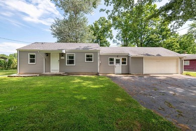 Charming 2BR, 1BA ranch in the heart of Muskego!Comfortable - photo 1