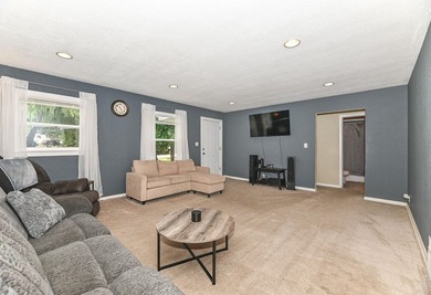 Charming 2BR, 1BA ranch in the heart of Muskego!Comfortable - photo 6