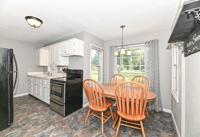 Charming 2BR, 1BA ranch in the heart of Muskego!Comfortable - photo 8